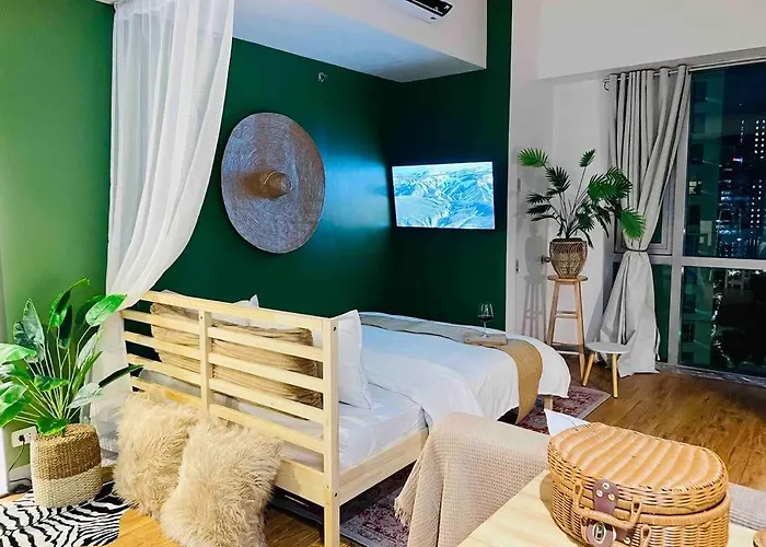 Tarzan In The City! In Avant Bgc Parking With Fee Apartment Manila