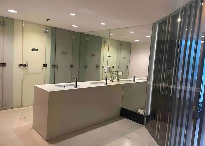 Tarzan In The City! In Avant Bgc Parking With Fee Apartment *