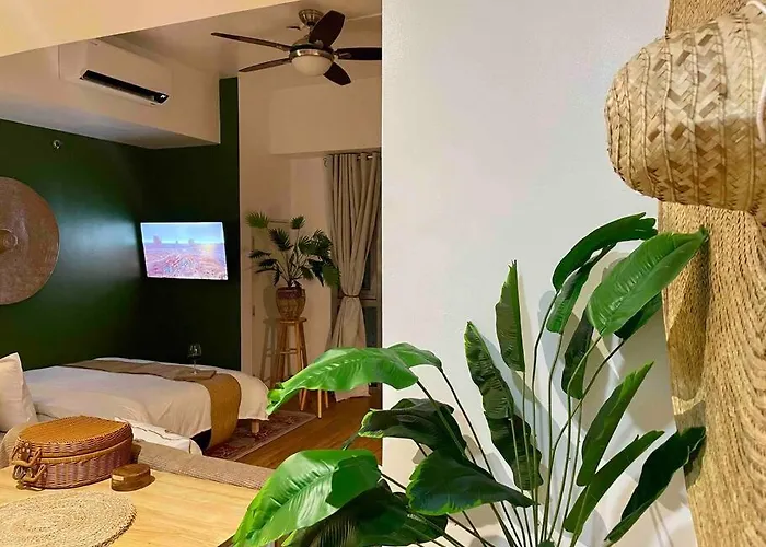 Tarzan In The City! In Avant Bgc Parking With Fee Apartment Manila