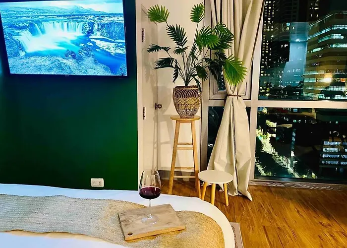 Tarzan In The City! In Avant Bgc Parking With Fee Apartment Manila